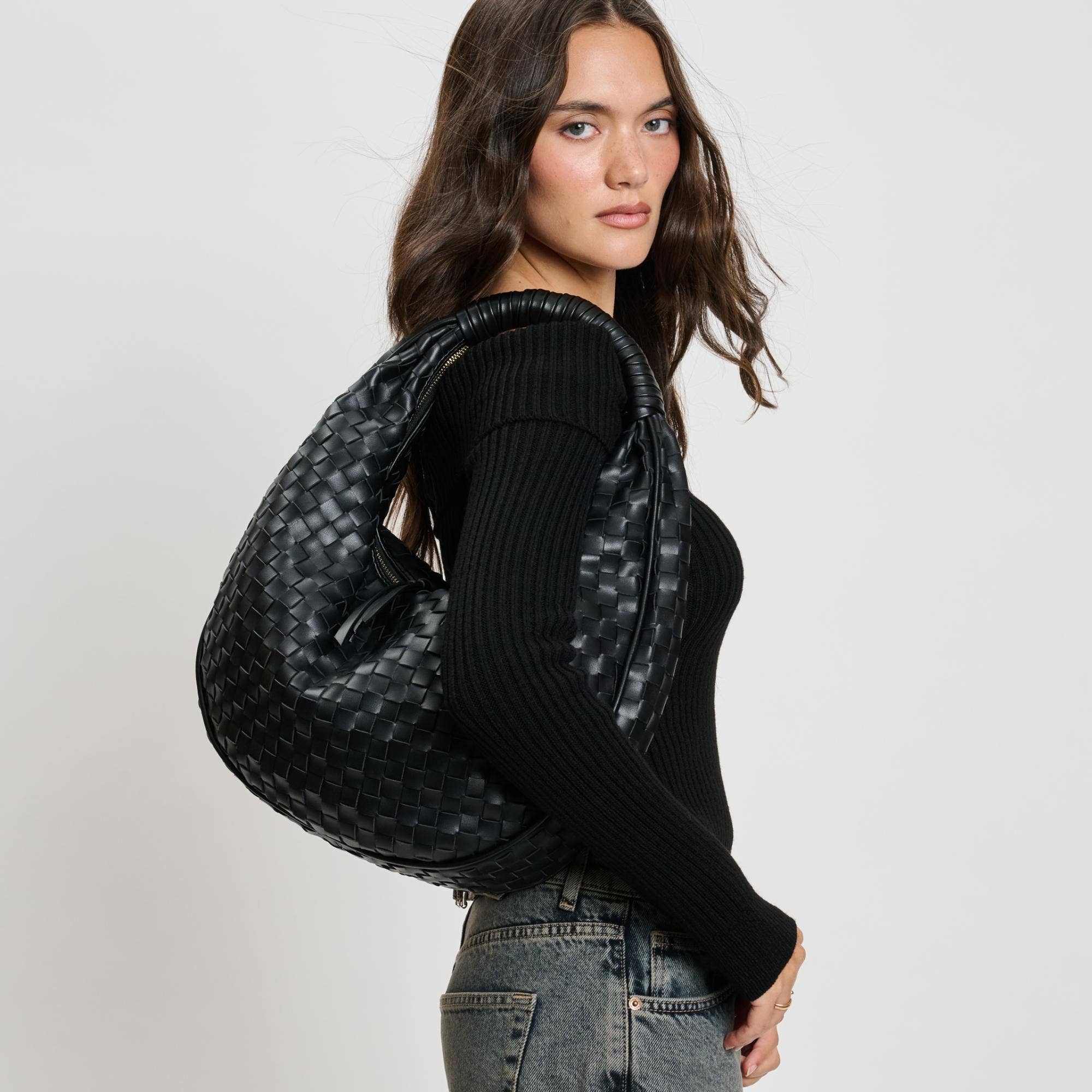 Cassandra Hobo: Black