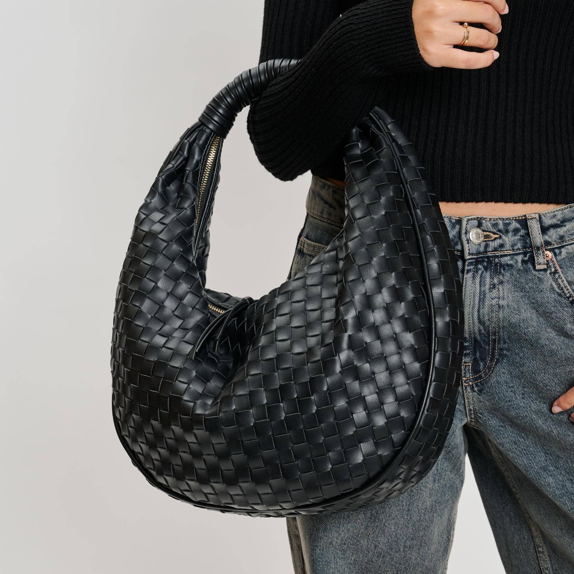 Cassandra Hobo: Black
