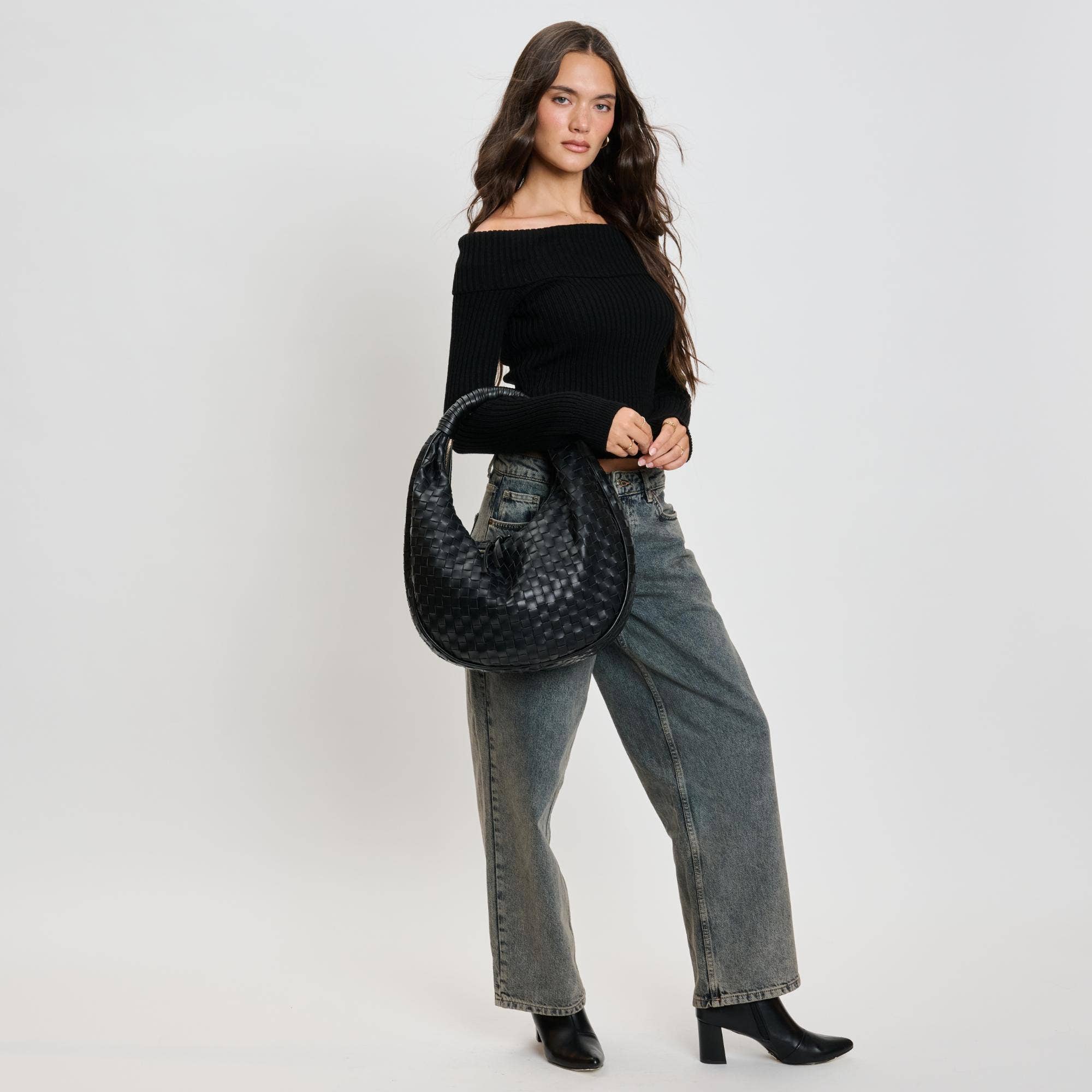 Cassandra Hobo: Black