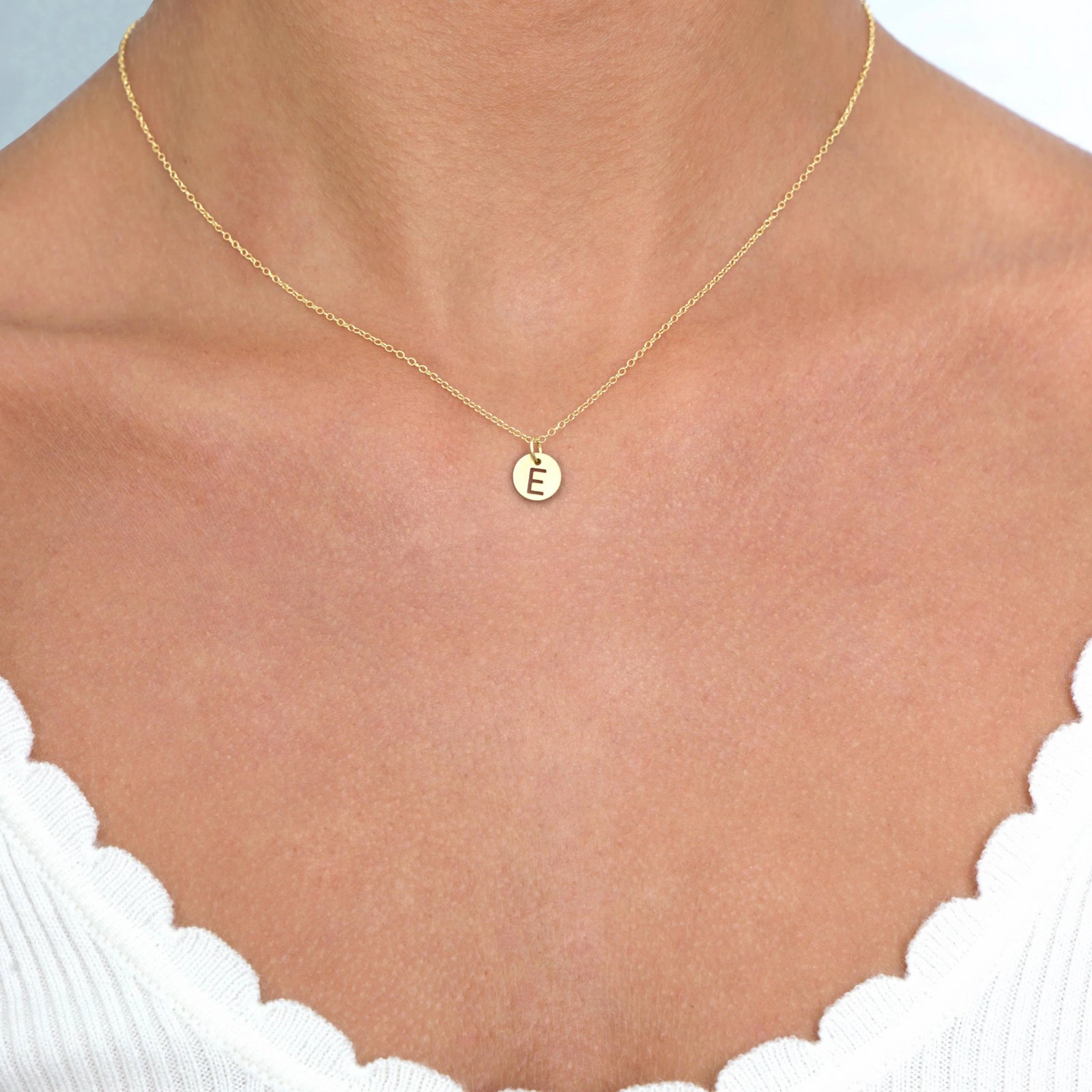 Respect small gold disc necklace