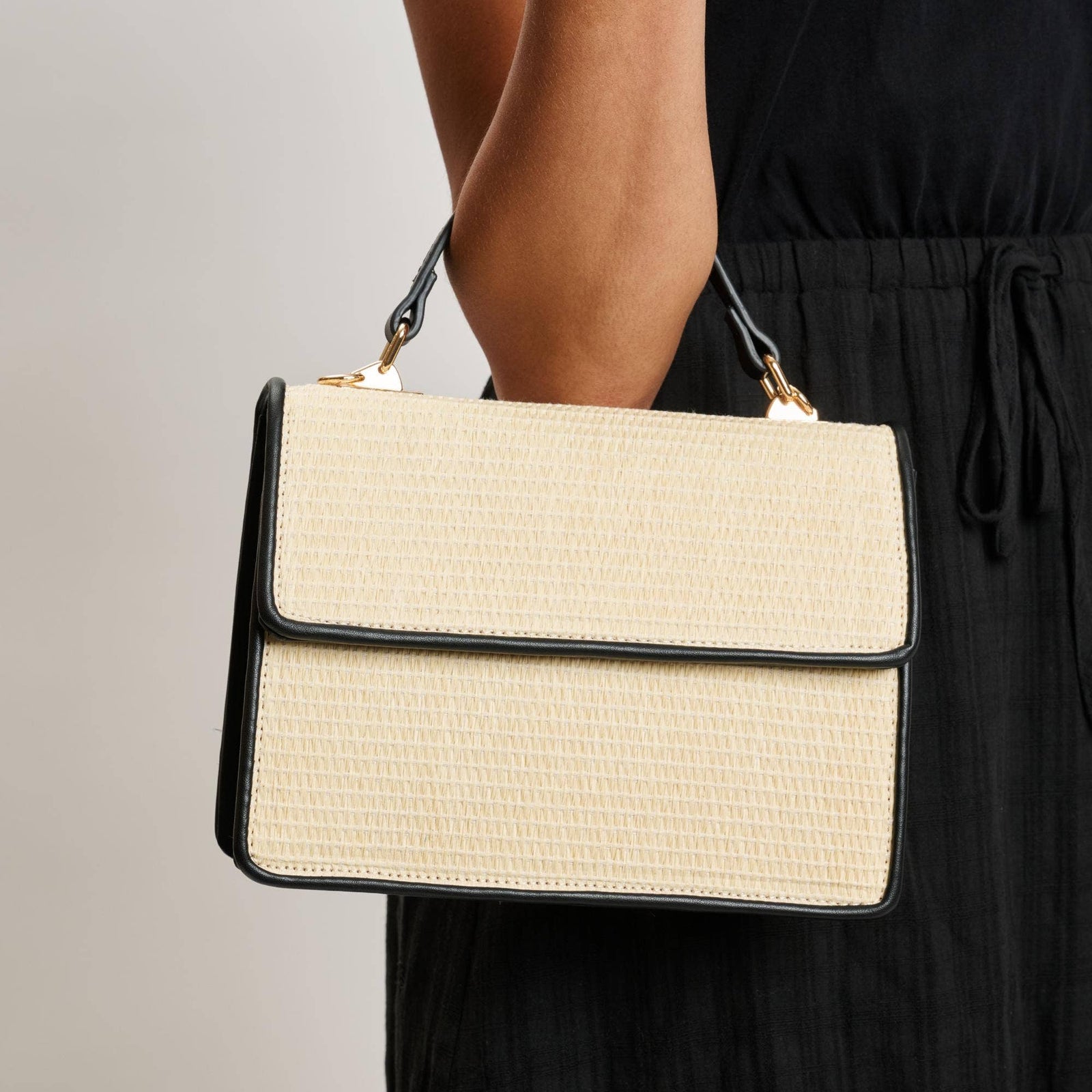 Ruth Crossbody: Ivory/ Black