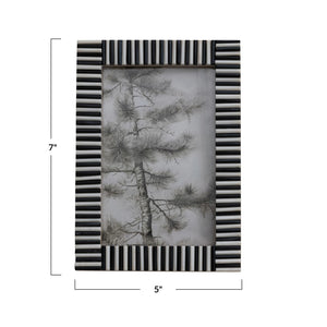 Black & White Ribbed Frame