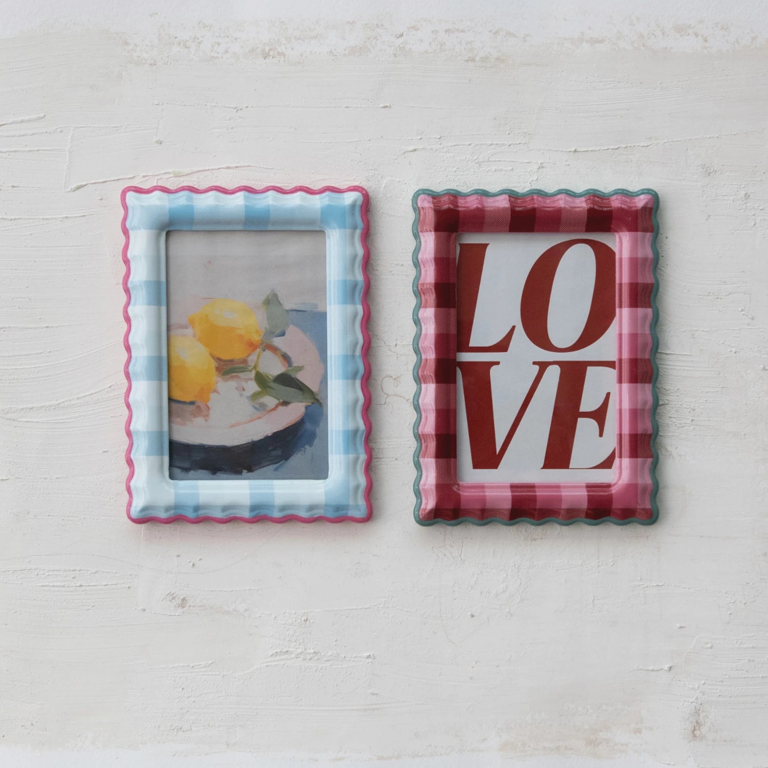 Plaid Scalloped Frame