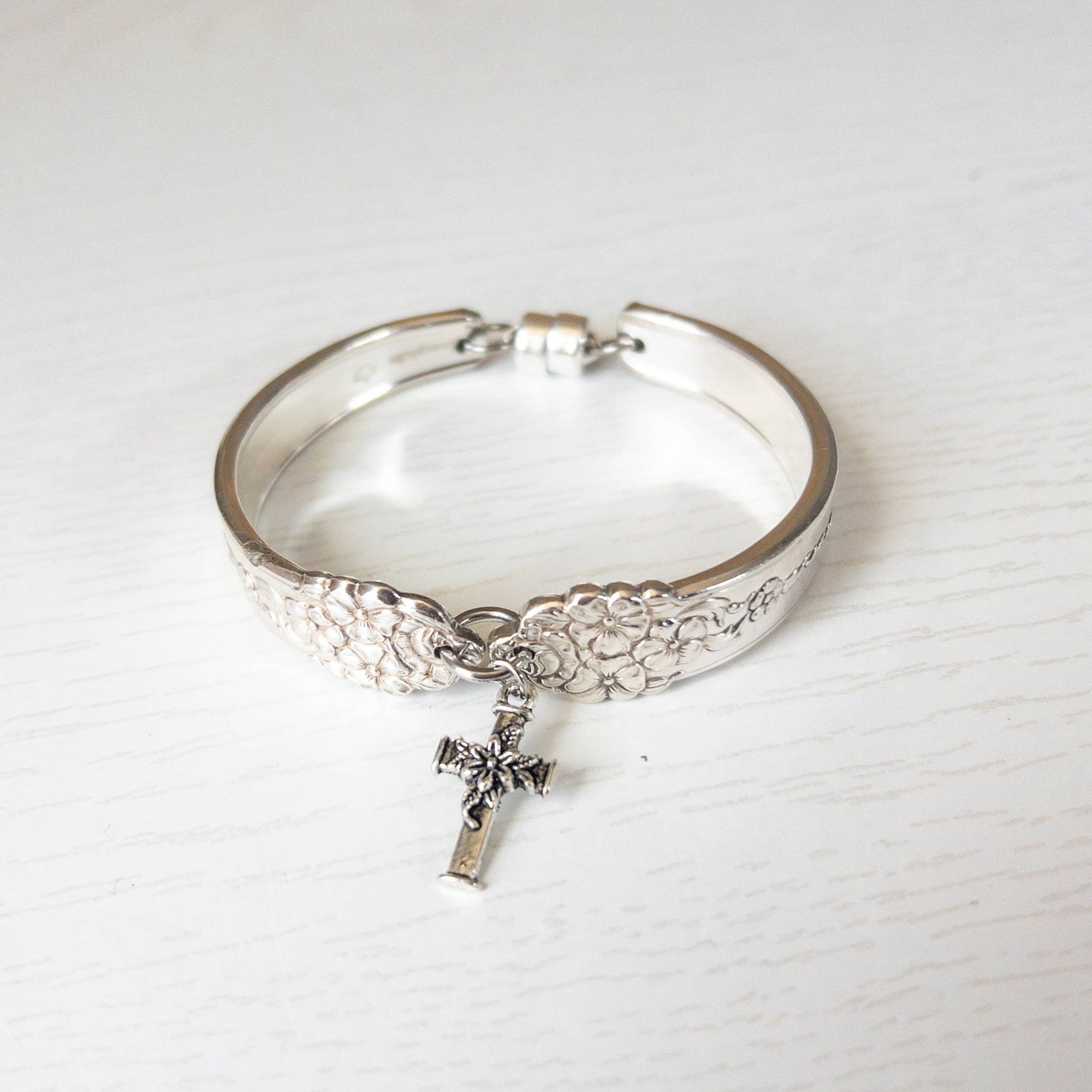 Cross Dangle Handle Bracelet