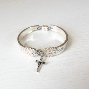 Cross Dangle Handle Bracelet
