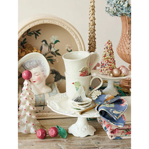 Scalloped Pedestal with Lace Pattern
